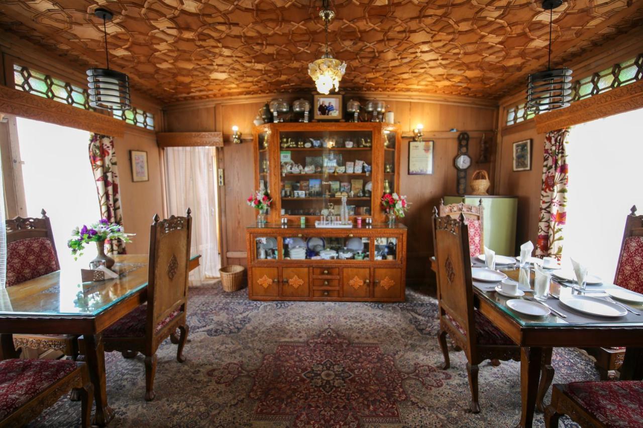 The Shelter Group Of Houseboats & Tour Organiser Srinagar  Bagian luar foto