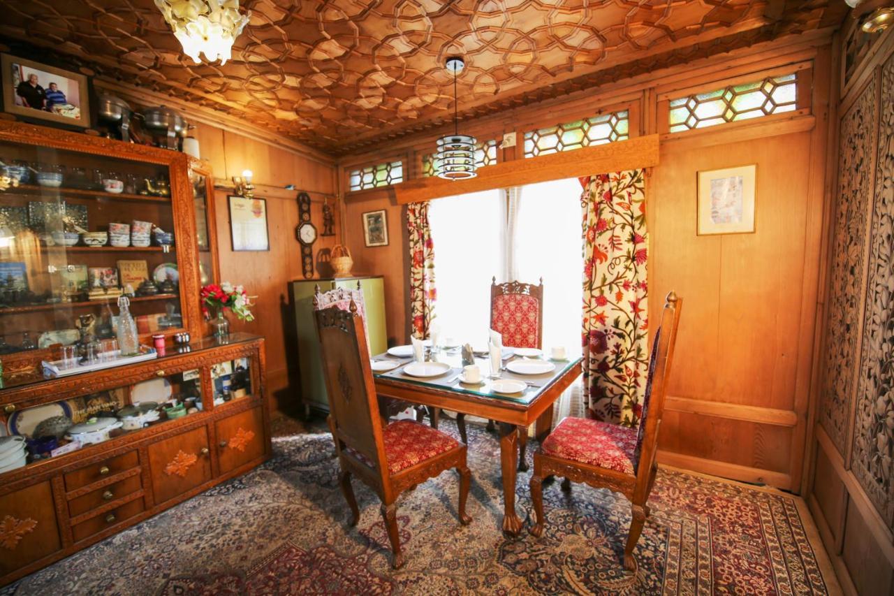 The Shelter Group Of Houseboats & Tour Organiser Srinagar  Bagian luar foto