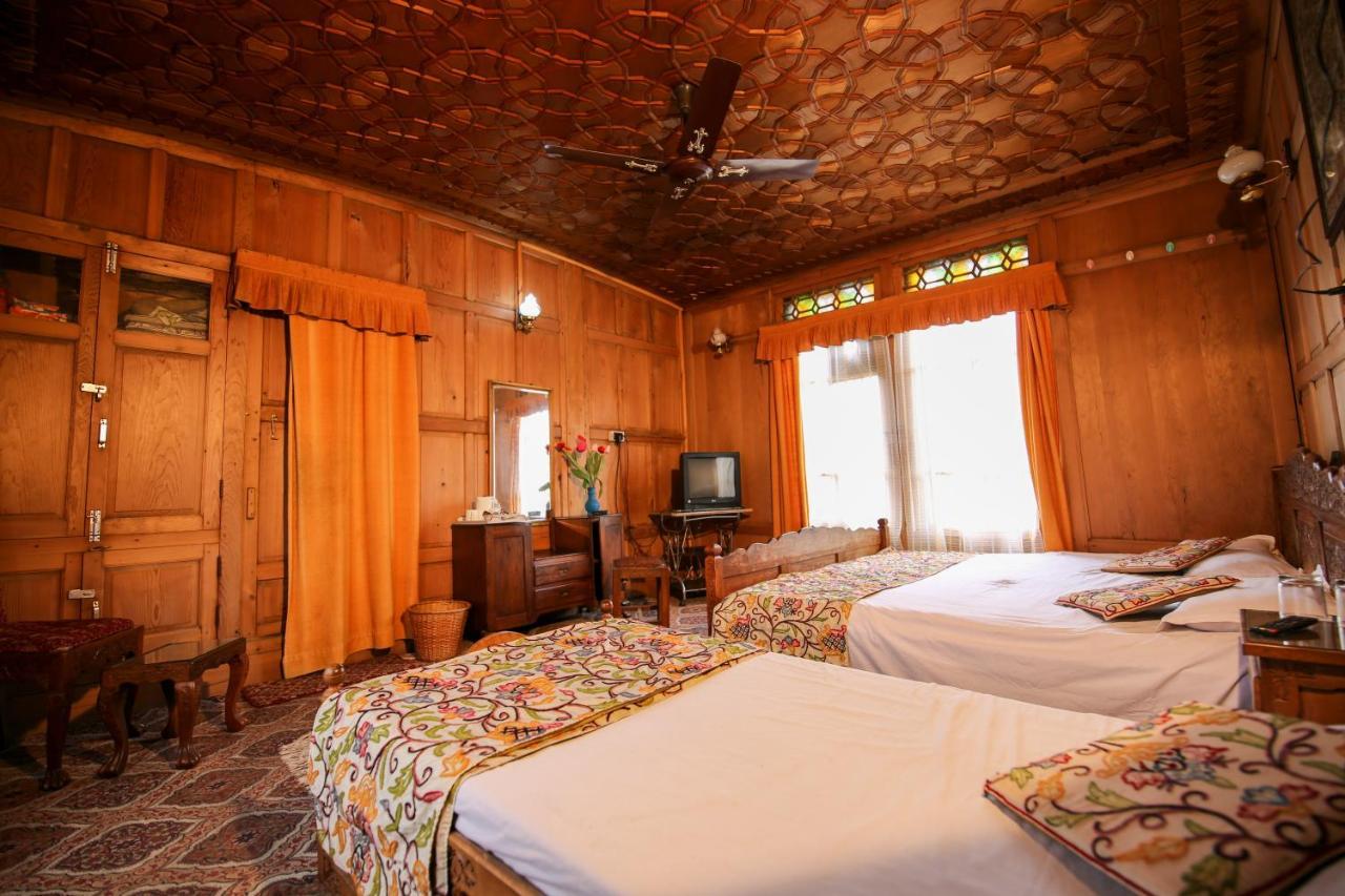 The Shelter Group Of Houseboats & Tour Organiser Srinagar  Bagian luar foto