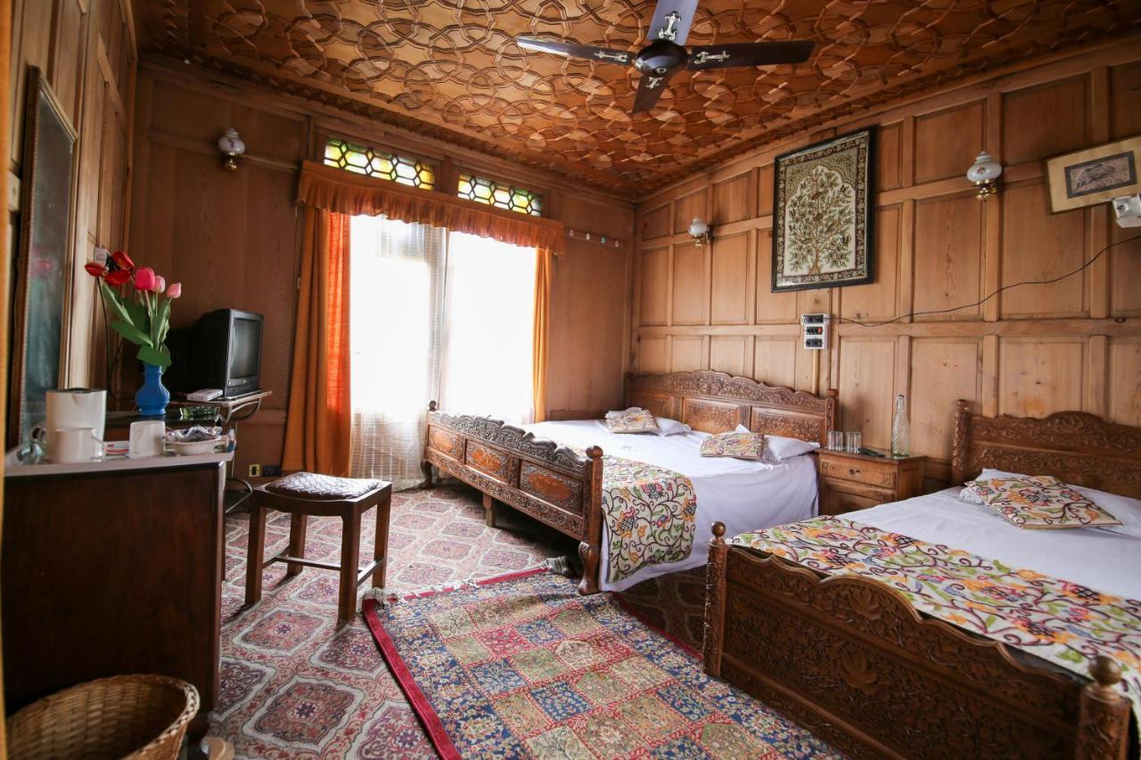 The Shelter Group Of Houseboats & Tour Organiser Srinagar  Bagian luar foto