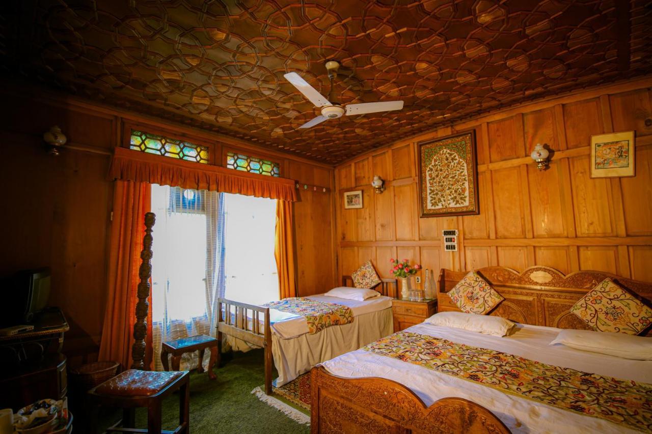 The Shelter Group Of Houseboats & Tour Organiser Srinagar  Bagian luar foto