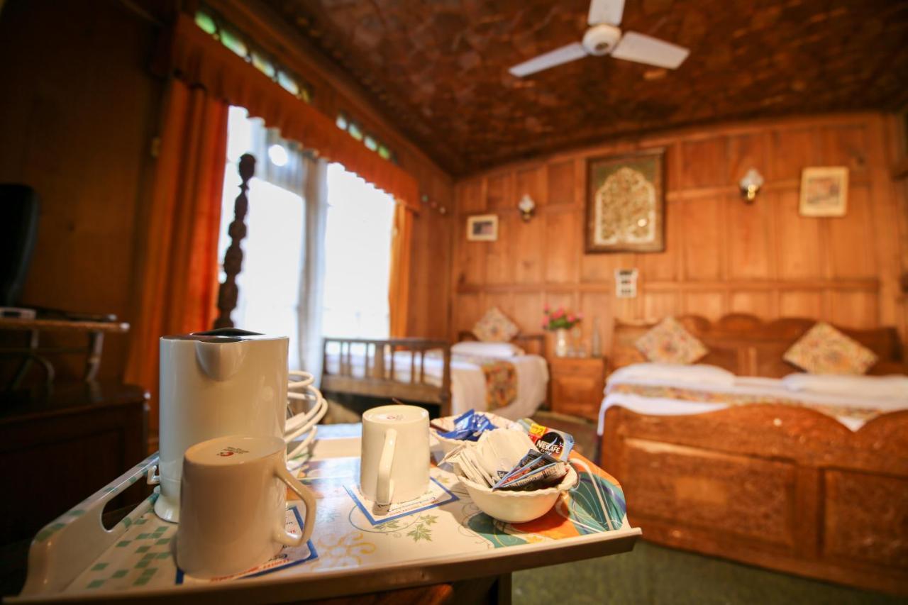 The Shelter Group Of Houseboats & Tour Organiser Srinagar  Bagian luar foto