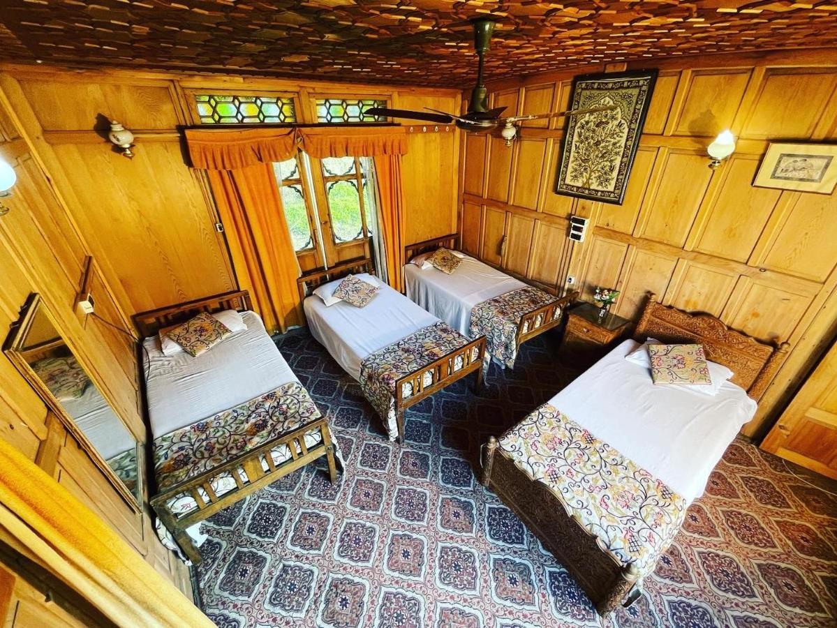 The Shelter Group Of Houseboats & Tour Organiser Srinagar  Bagian luar foto