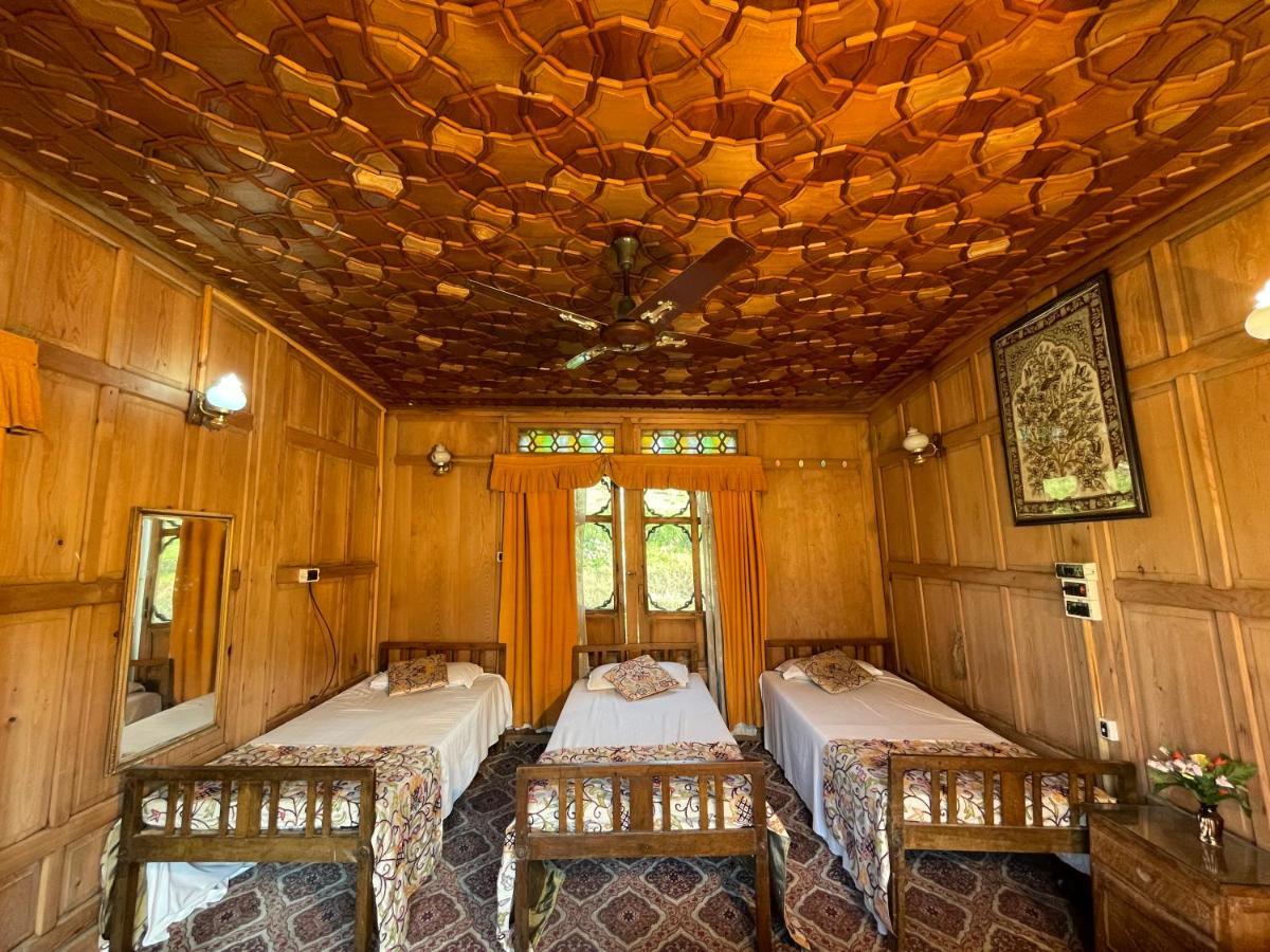 The Shelter Group Of Houseboats & Tour Organiser Srinagar  Bagian luar foto