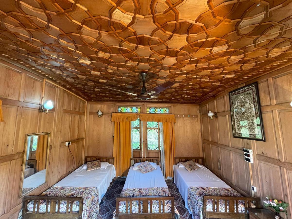The Shelter Group Of Houseboats & Tour Organiser Srinagar  Bagian luar foto
