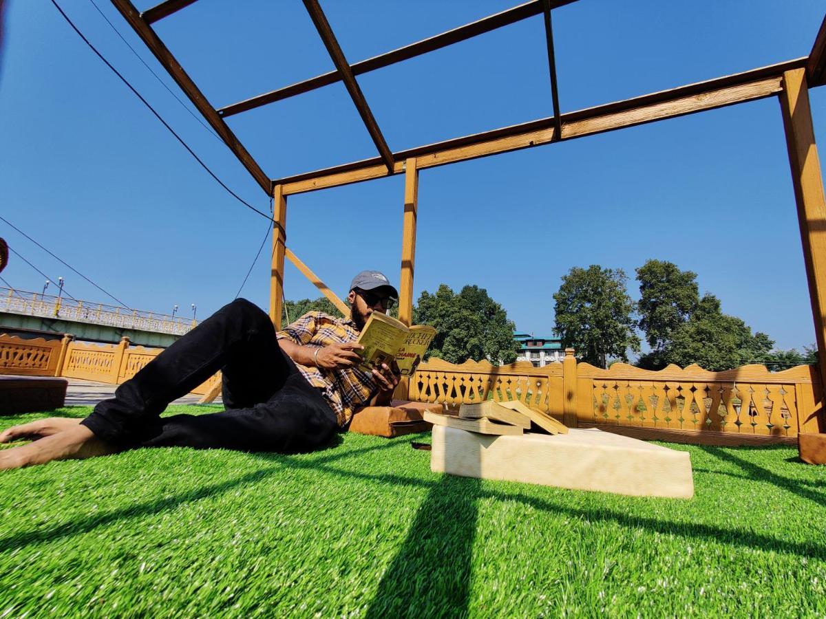 The Shelter Group Of Houseboats & Tour Organiser Srinagar  Bagian luar foto