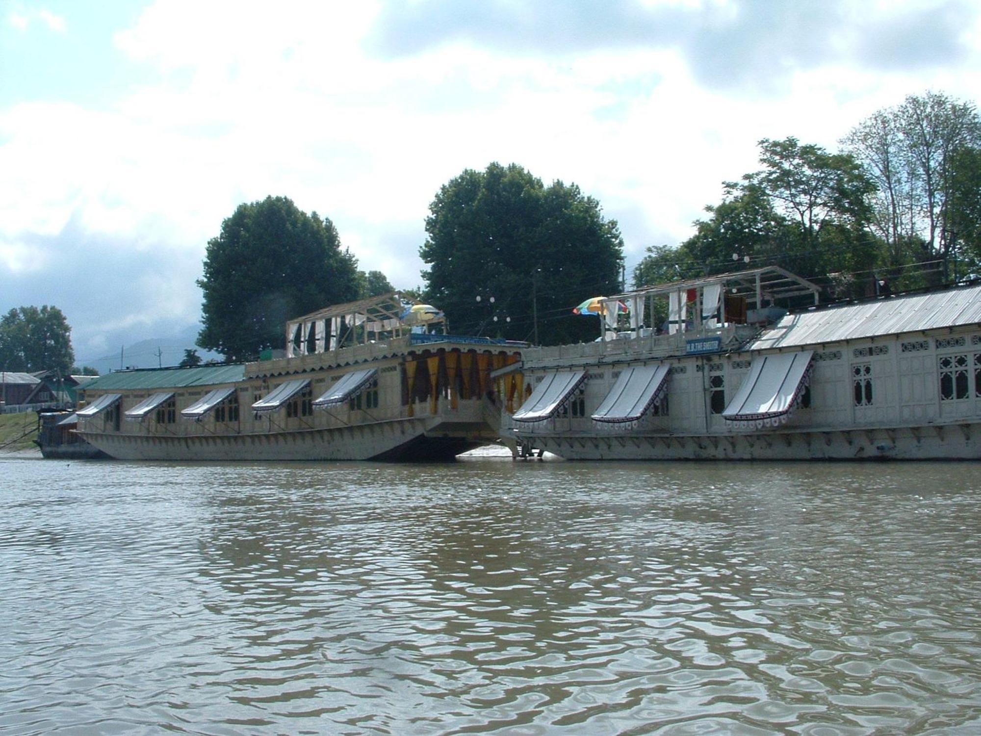 The Shelter Group Of Houseboats & Tour Organiser Srinagar  Bagian luar foto