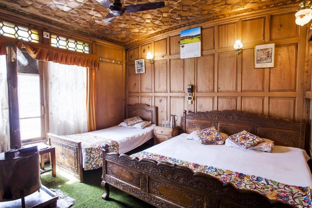 The Shelter Group Of Houseboats & Tour Organiser Srinagar  Bagian luar foto