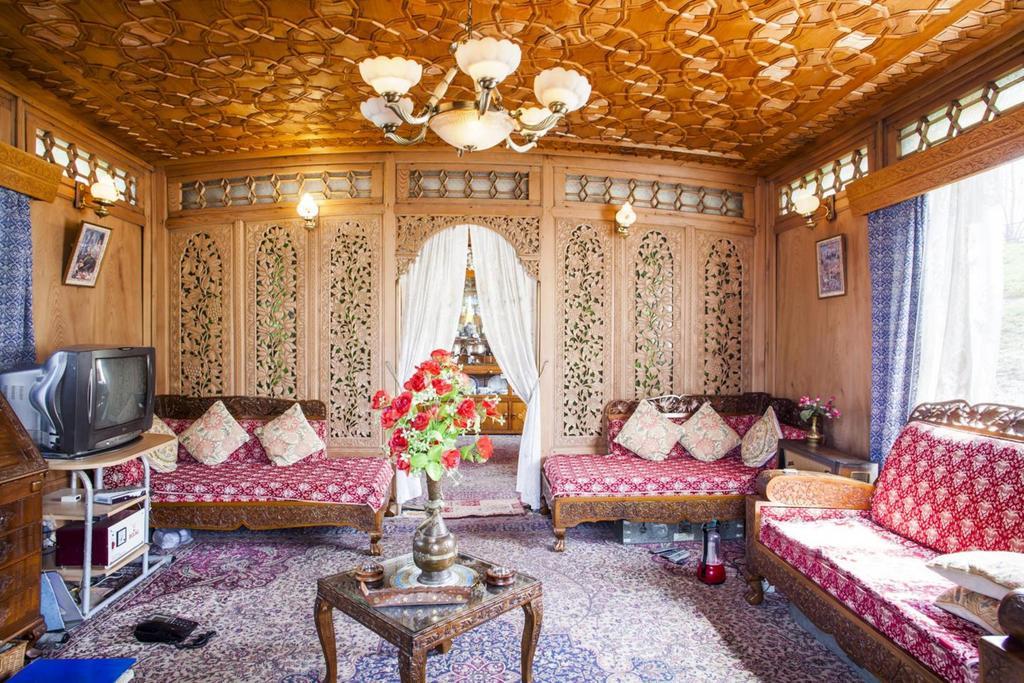 The Shelter Group Of Houseboats & Tour Organiser Srinagar  Bagian luar foto